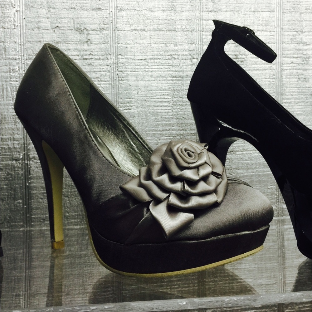 🆕✨ Gray Platform Pumps